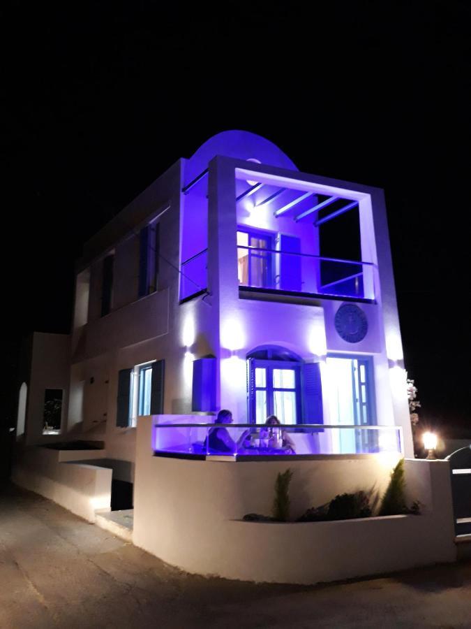 פריסה Located By The Sea One Beachfront Private Captain Lazaros Pool Villa With Loft In 750Sqm Spacious Private Plot-Jacuzzi-Sunrelax-Furnished Terace-Gazebo-Private Parking,Sleep 3 Adults And 2 Children, Just Steps From The Black Beach-Seaview מראה חיצוני תמונה