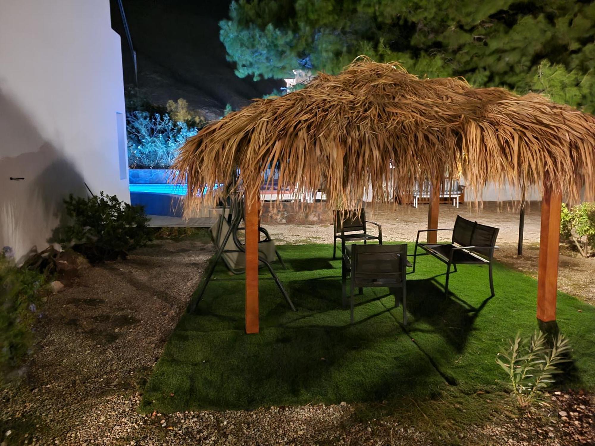 פריסה Located By The Sea One Beachfront Private Captain Lazaros Pool Villa With Loft In 750Sqm Spacious Private Plot-Jacuzzi-Sunrelax-Furnished Terace-Gazebo-Private Parking,Sleep 3 Adults And 2 Children, Just Steps From The Black Beach-Seaview מראה חיצוני תמונה