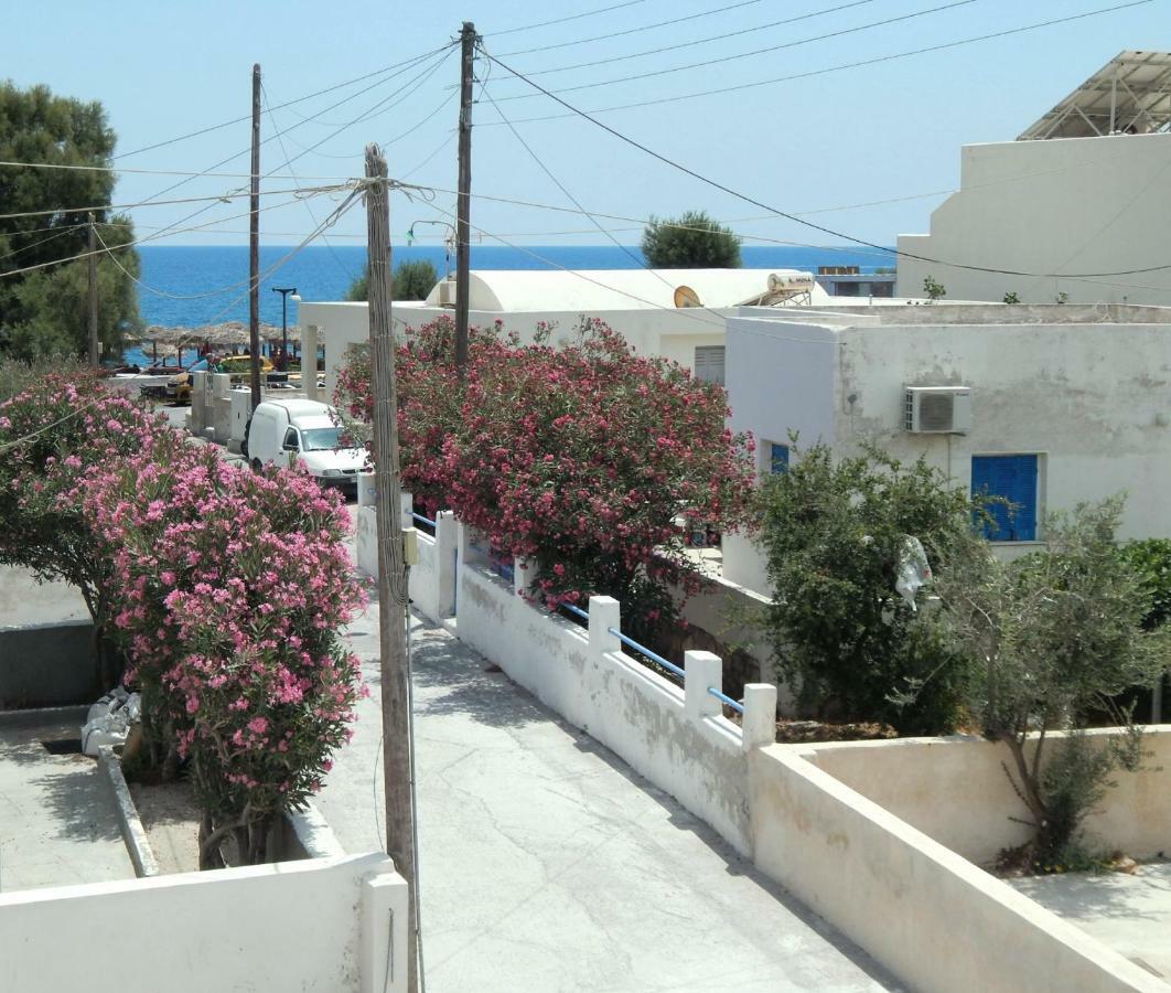 פריסה Located By The Sea One Beachfront Private Captain Lazaros Pool Villa With Loft In 750Sqm Spacious Private Plot-Jacuzzi-Sunrelax-Furnished Terace-Gazebo-Private Parking,Sleep 3 Adults And 2 Children, Just Steps From The Black Beach-Seaview מראה חיצוני תמונה